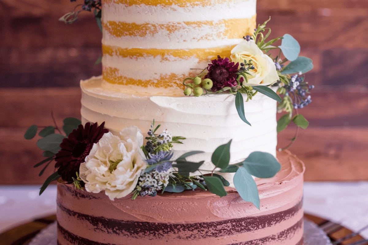 Wedding cake with floral decoration at a wedding reception